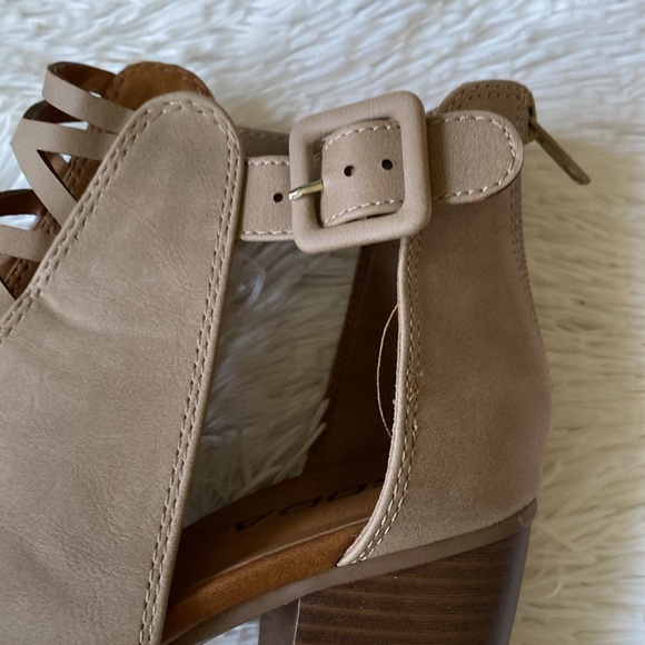 Open Toe Sz 8.5 Crisscross Straps High Heel Ankle wrapped sandals - Picture 7 of 10